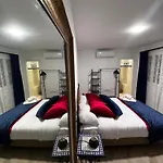 Shanti\'S Andalusian Room