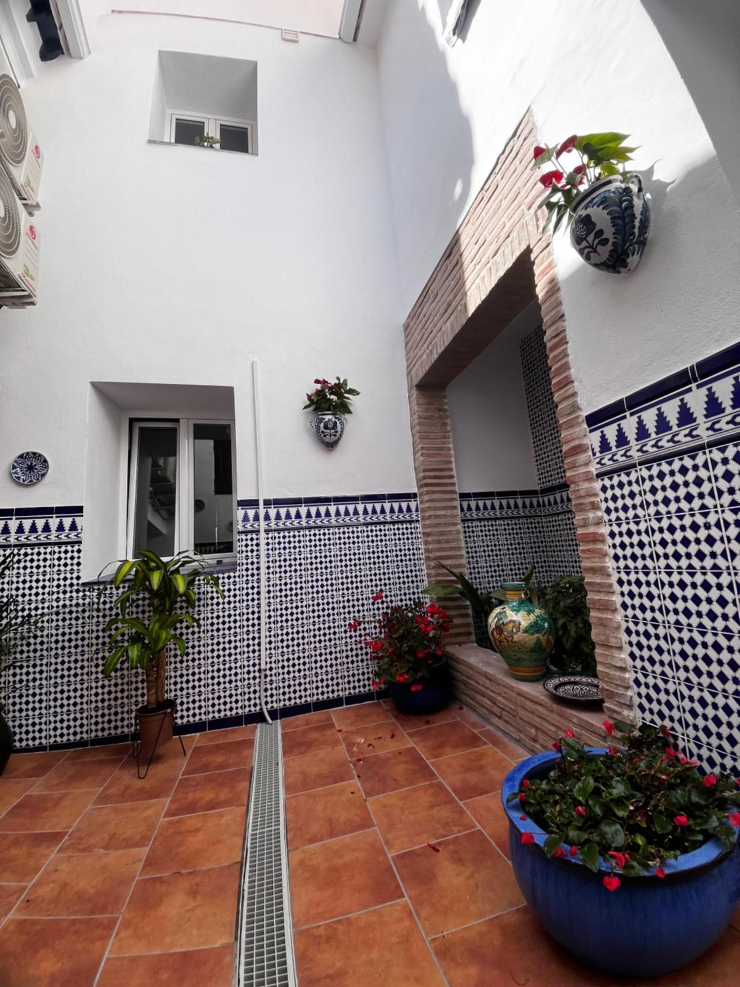 Shanti's Andalusian Apartment *